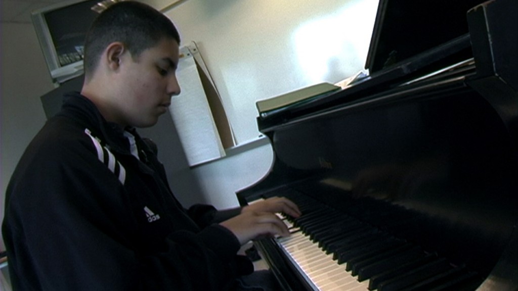 zak-piano-med-300dpi